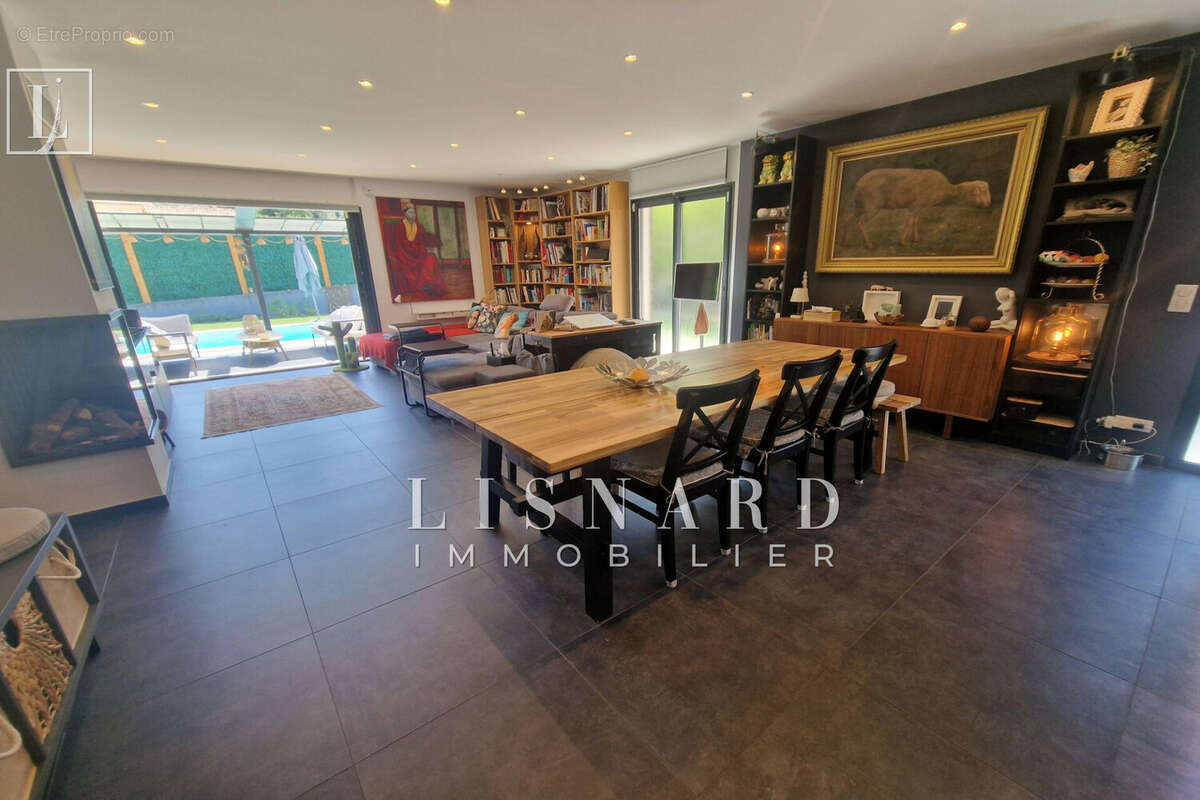 Maison 130 m² à Vallauris  - photo 2