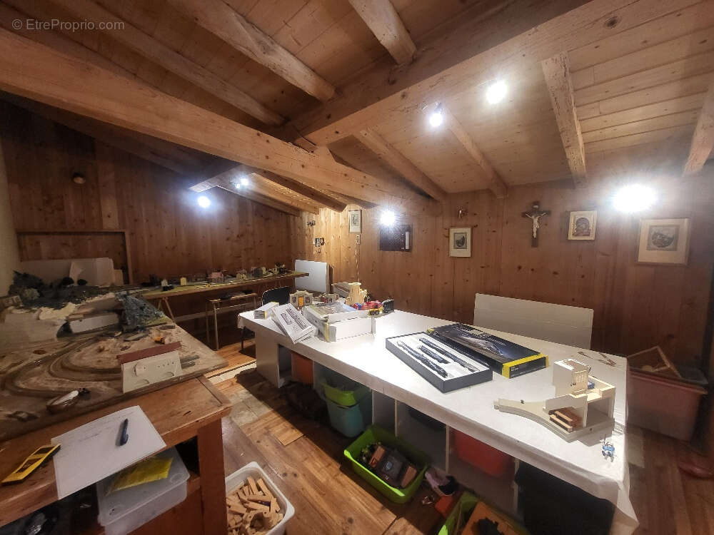 Maison à MEZERIAT