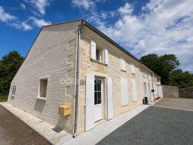 Maison à MORAGNE