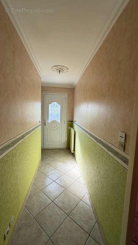 Maison de 89 m2 avec sous-sol complet et jardin arboré - photo 8