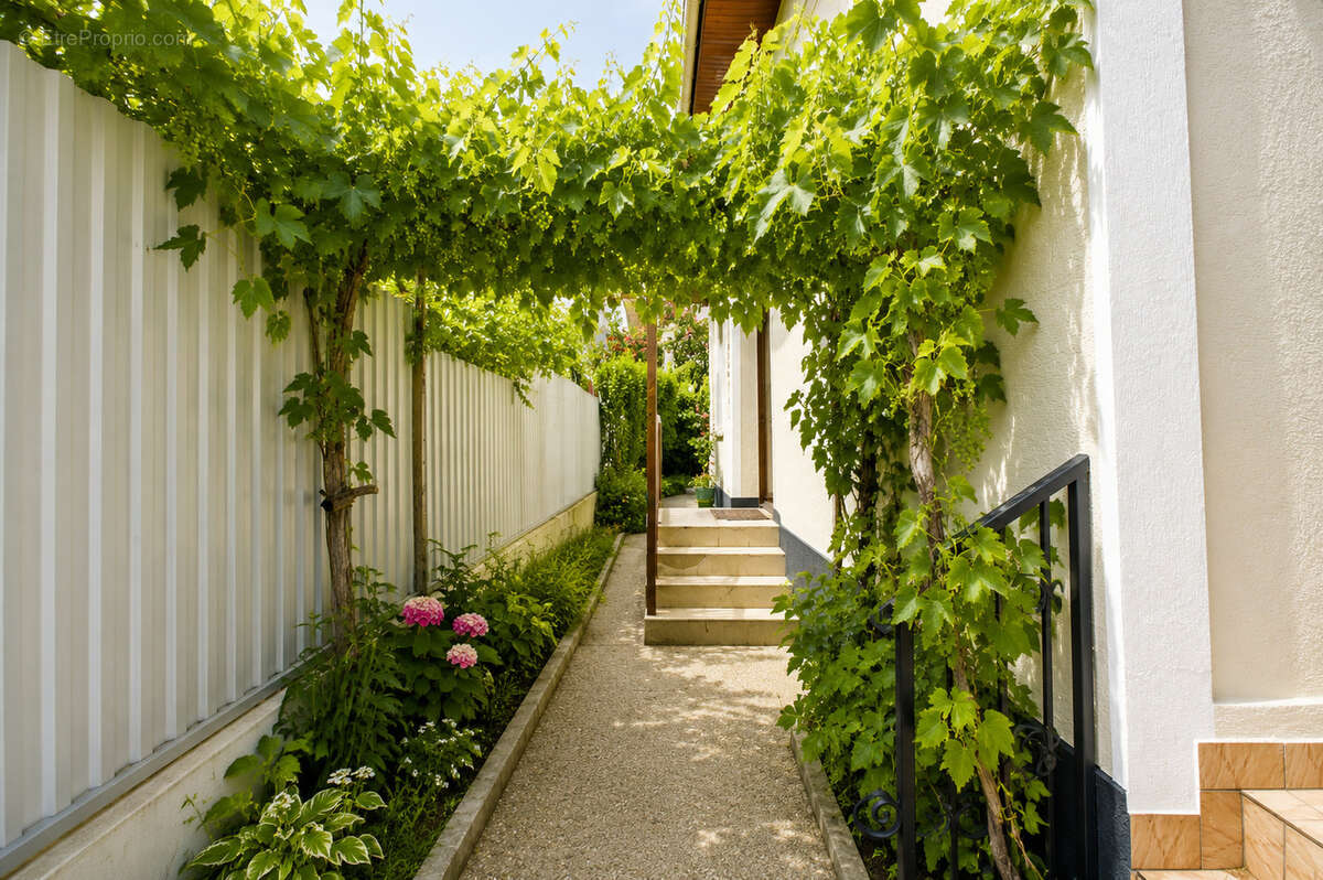 Maison à SAINT-MAUR-DES-FOSSES