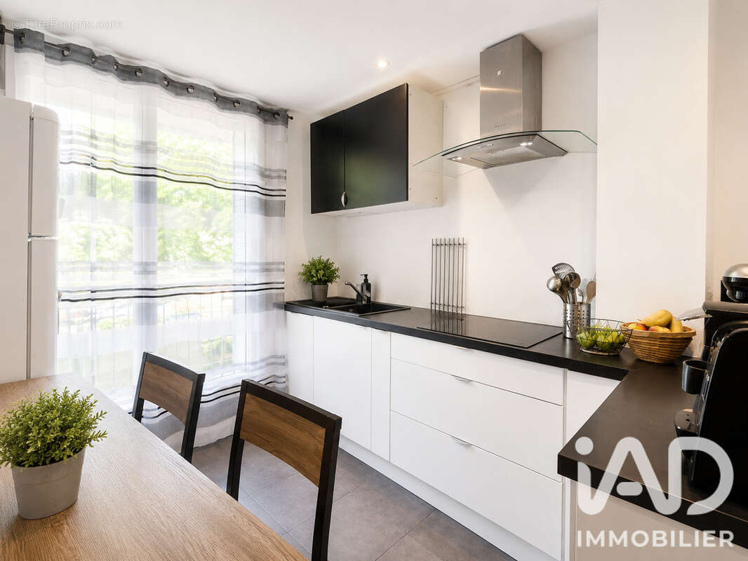 Appartement 65 m² à Venissieux  - photo 2