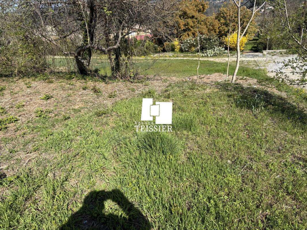 Terrain à LES VANS
