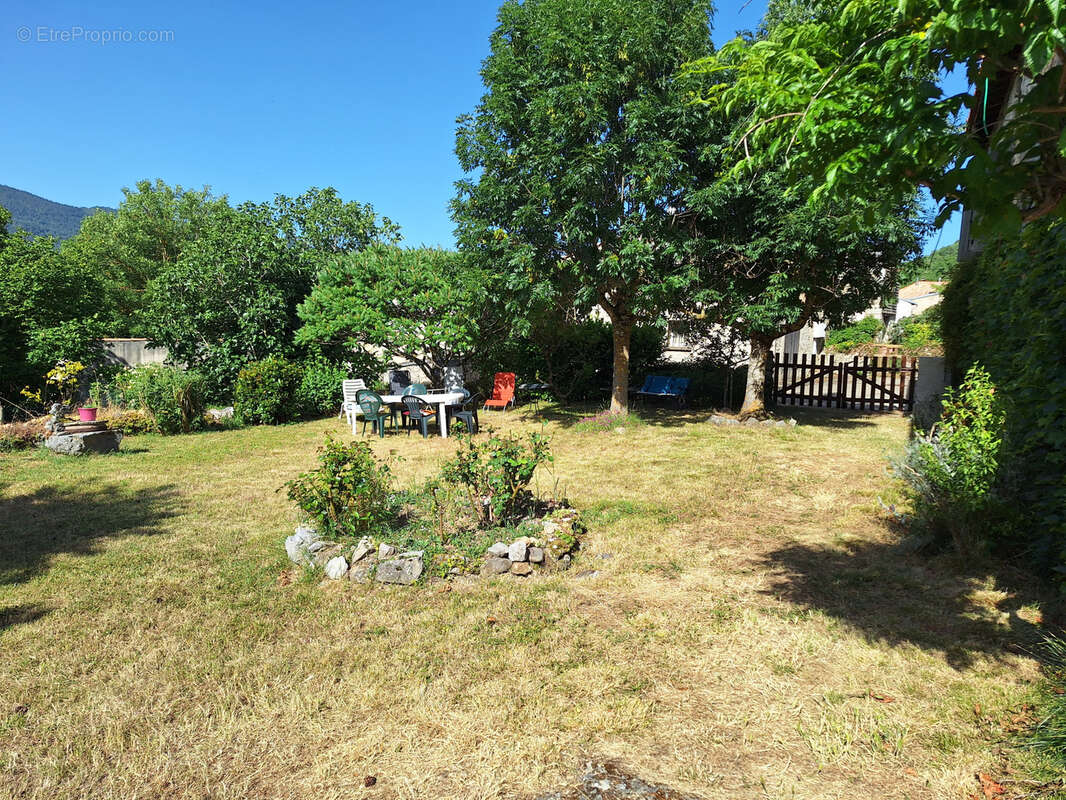 Grande maison de village en pierre avec jardin et dépendances - photo 6