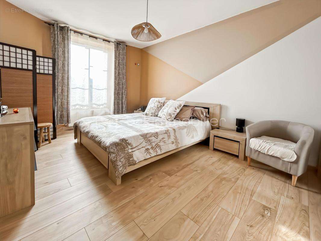 Maison à PONT-SUR-YONNE