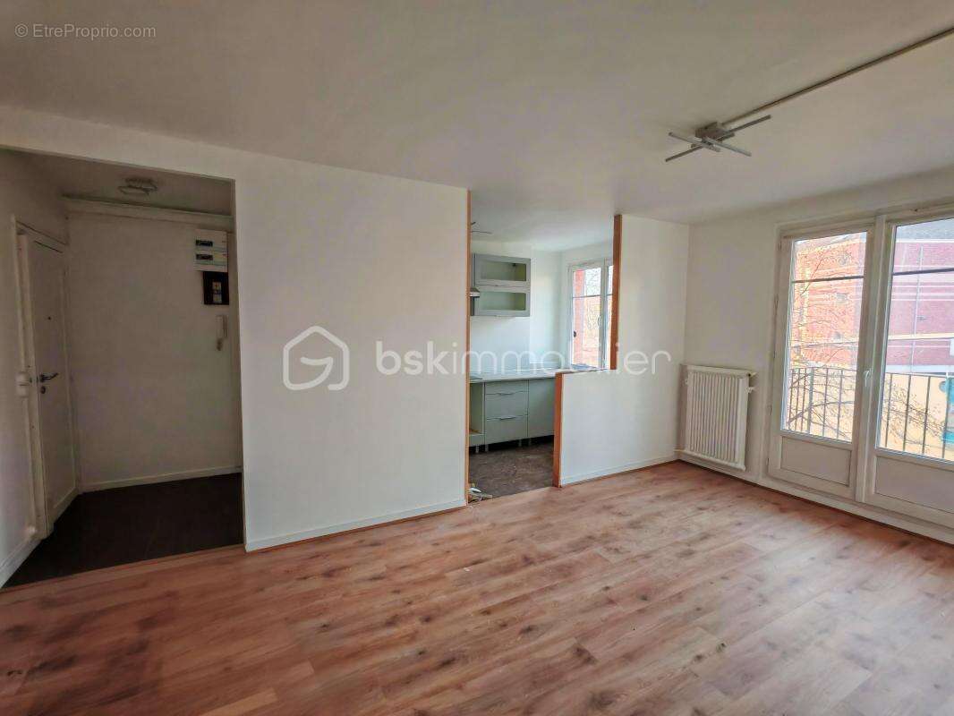 Superbe 3 pièces entièrement rénové avec balcon, ascenseur et vue dégagée - photo 13