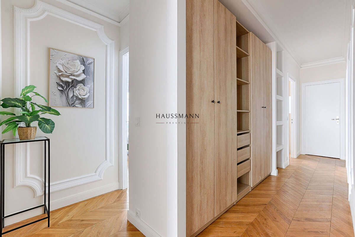 Appartement à PARIS-16E