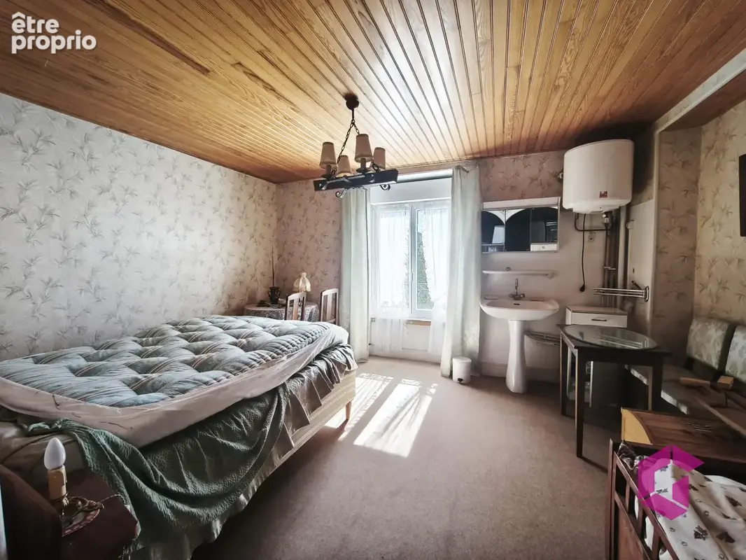 Maison de bourg de 230 m2 avec 11 chambres et un petit jardin, Idéal gite ! - photo 14