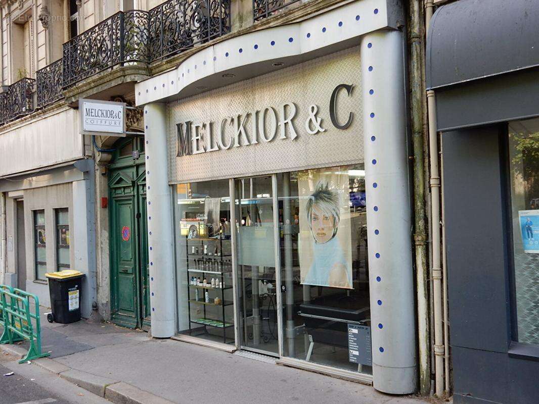 Saint Etienne 42000 Fonds de commerce, salon de coiffure 85m² - photo 6