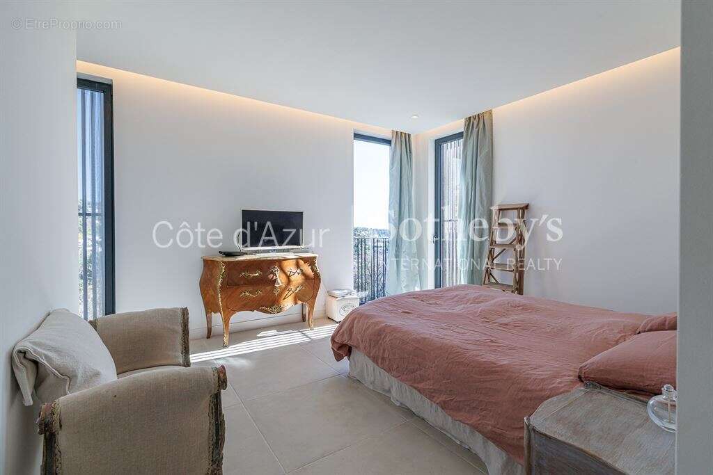 Villa d'architecte contemporaine à vendre à Vence avec piscine et appartement indépendant - photo 16