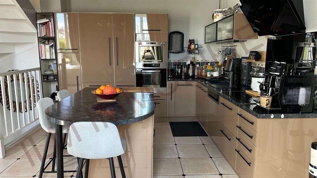 Maison à SAINT-BRIS-LE-VINEUX