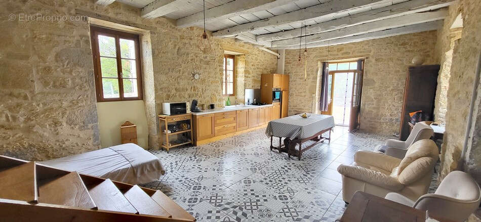 Magnifique maison en pierre restaurée avec piscine - photo 13