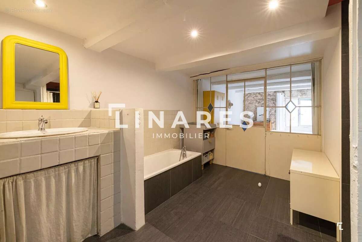 Appartement à MARSEILLE-6E