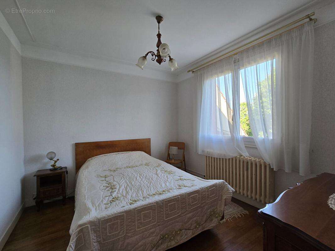 Maison à SAINTE-GENEVIEVE-DES-BOIS