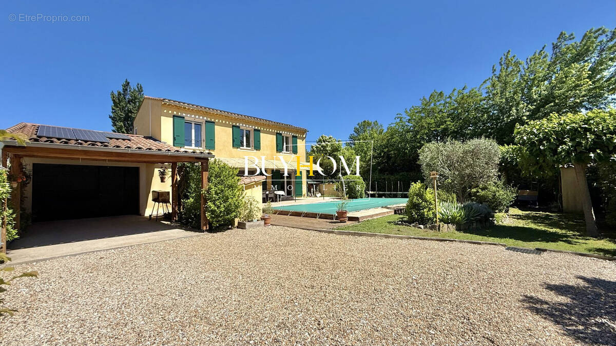 Maison à L'ISLE-SUR-LA-SORGUE