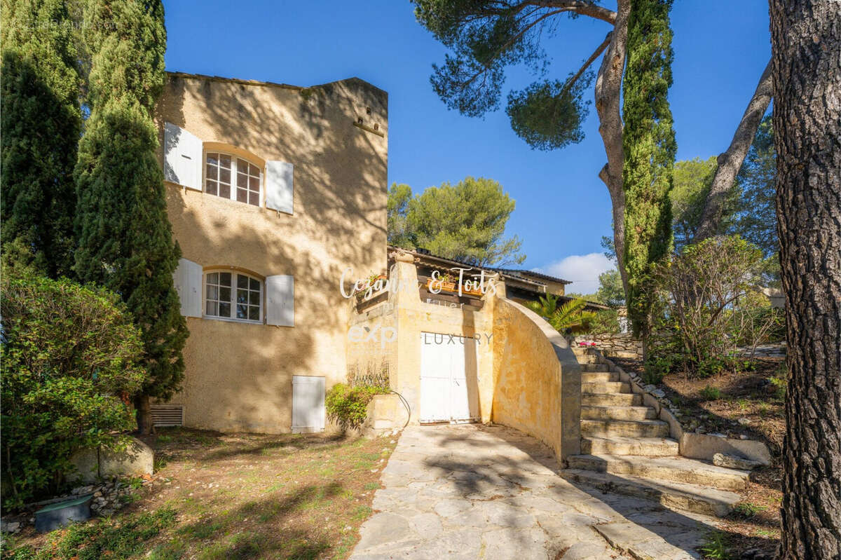 Maison à VENTABREN