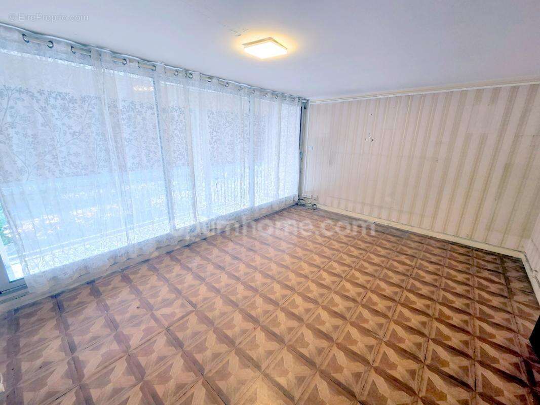 Sarcelles - Place Charcot - Appartement 3 pièces - 72 m2 - Balcons - 1er étage - 142 000 € FAI - photo 4