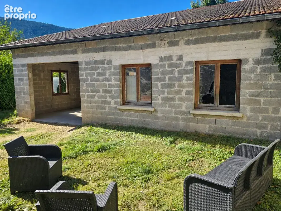 Saint Sauveur en Rue 42220 maison familiale sur sous-sol complet 103.61m² habitables 4 chambres sur 1568m² de terrain - photo 2