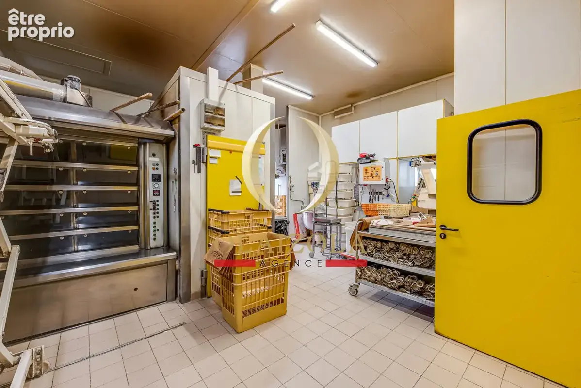 PROCHE BIDART : Immeuble avec appartement et local boulangerie - photo 7