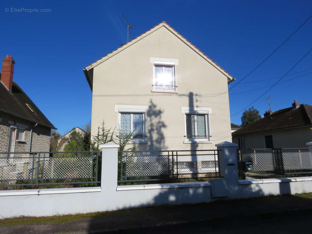 Maison à AMILLY
