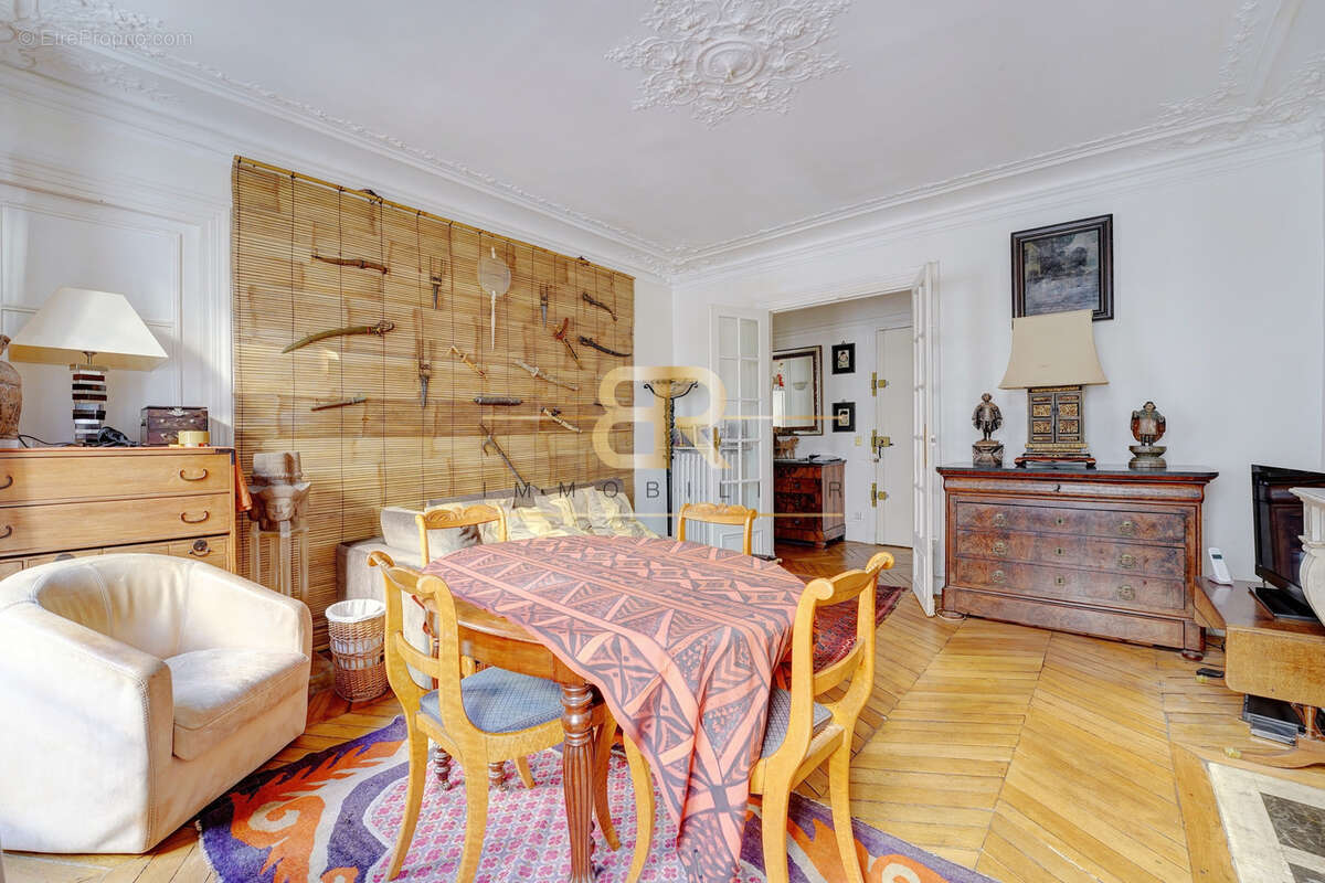 Appartement à PARIS-9E
