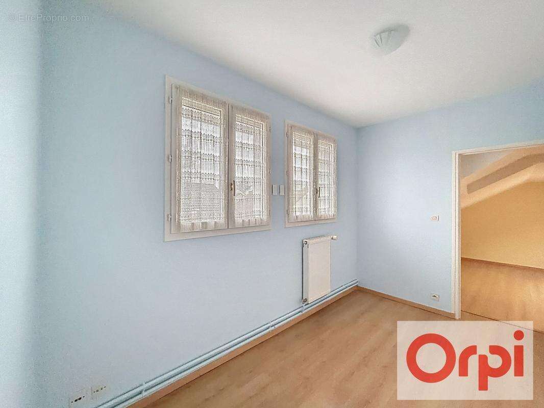 Maison à VOISINS-LE-BRETONNEUX