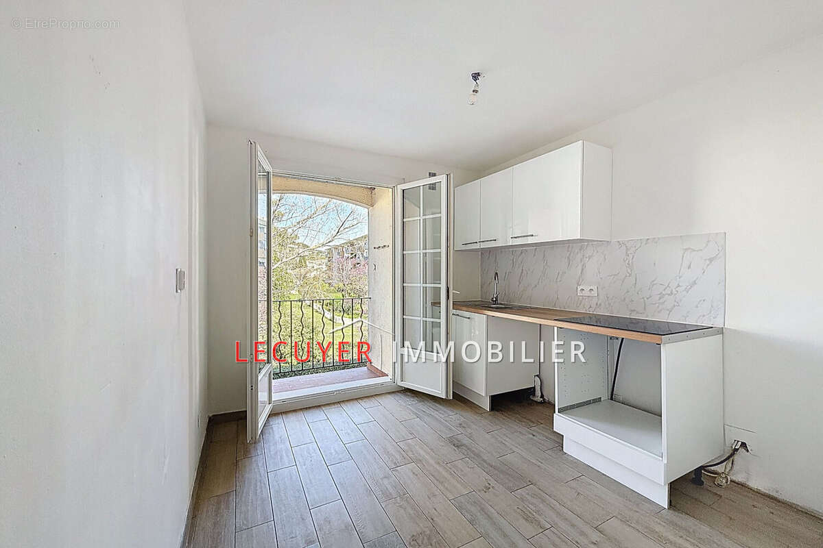 Appartement à VALLAURIS