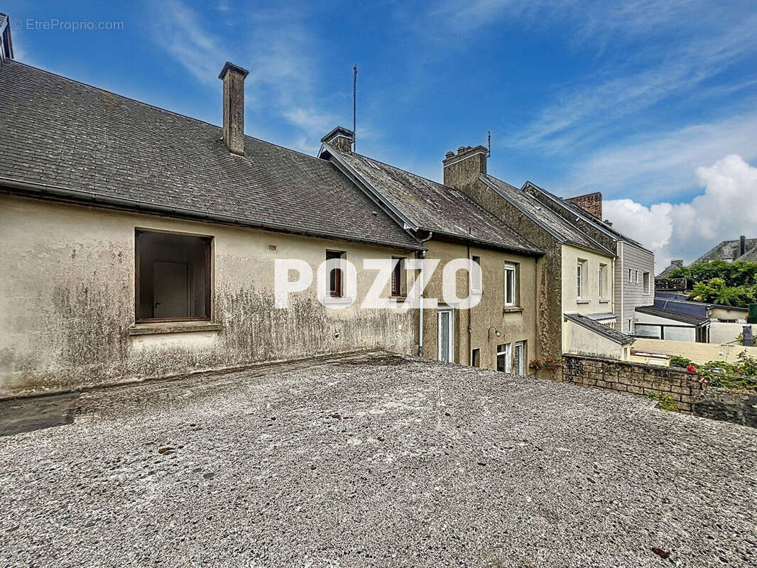 A Vendre - Juvigny Les Vallées - Maison 9 pièce(s) 136 m² - Centre-bourg - photo 17