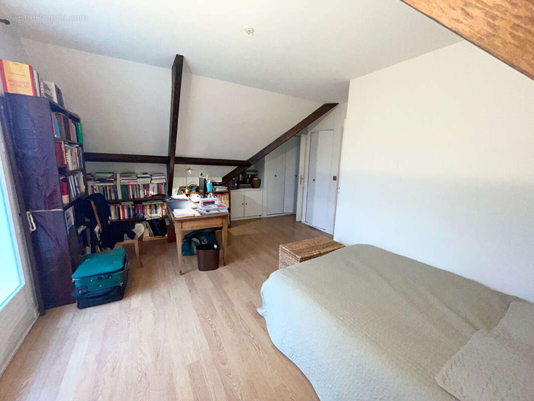 Maison à LE MESNIL-LE-ROI