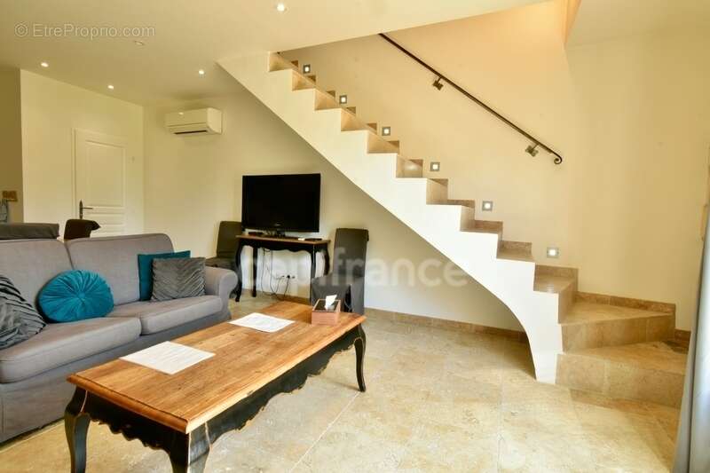 Maison à SAINT-PIERRE-DE-MEZOARGUES