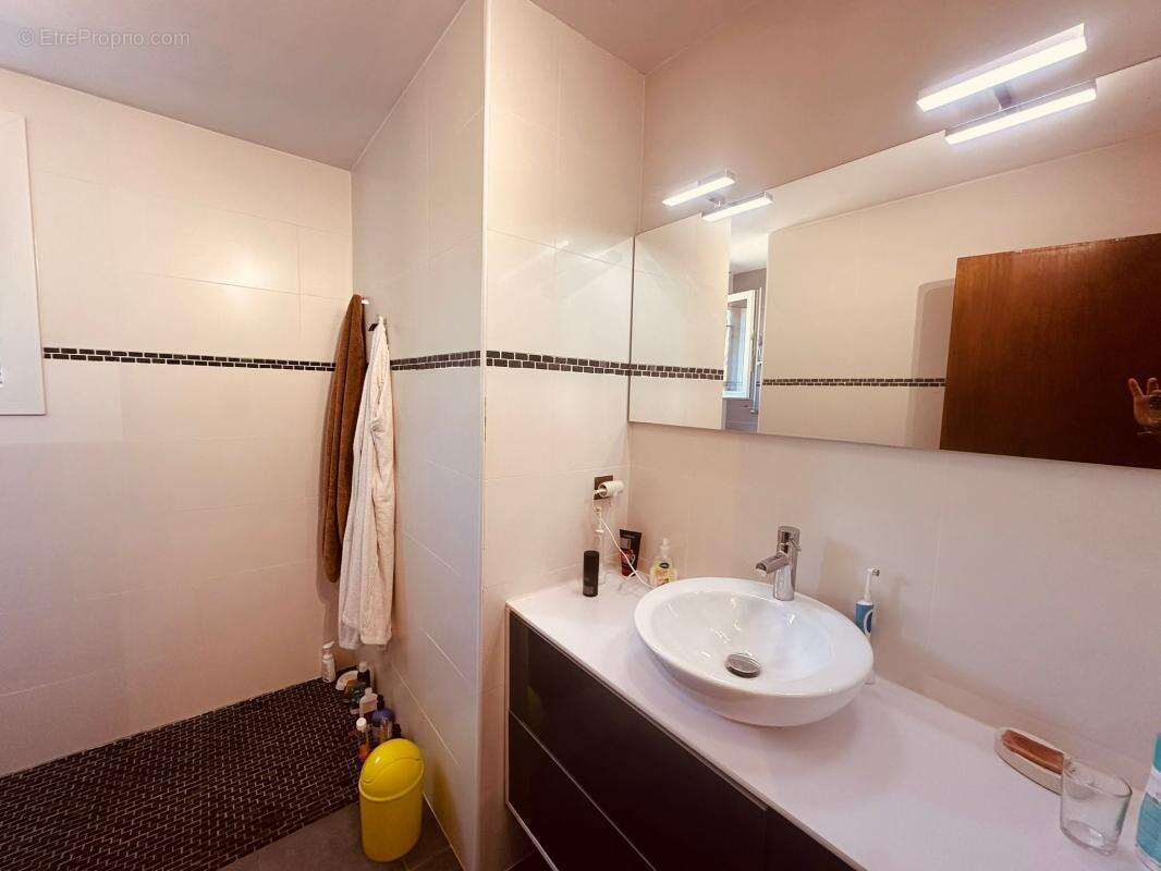 Maison à SAINT-GENEST-DE-BEAUZON