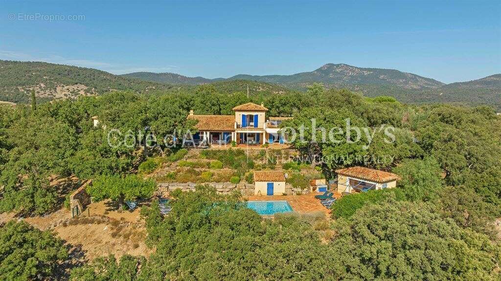 Maison à PLAN-DE-LA-TOUR