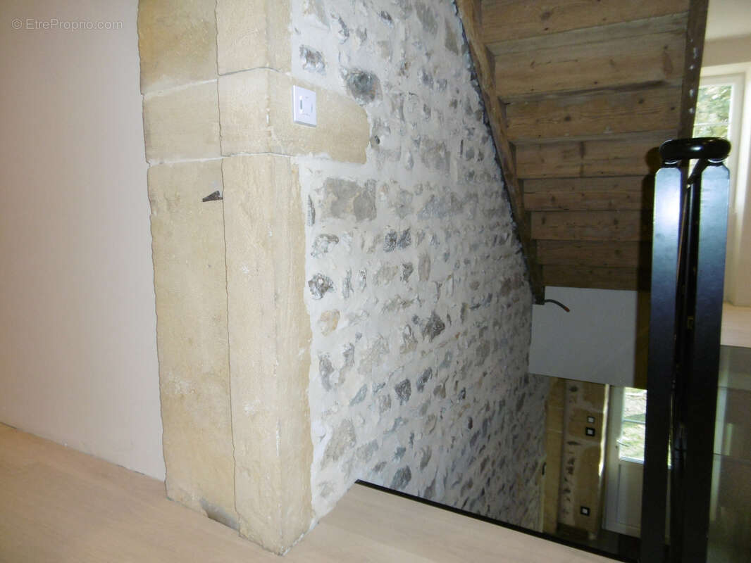 Maison à SAINT-CHRISTOPHE-EN-BRIONNAIS