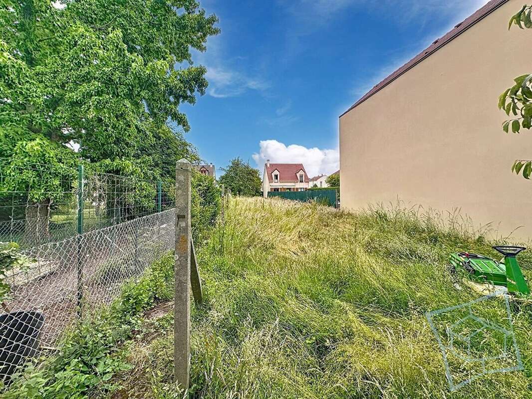 Maison Voisins Village - 68.22 m2 + Sous-sol Total et Atelier indépendant sur Terrain de 500m² - photo 3