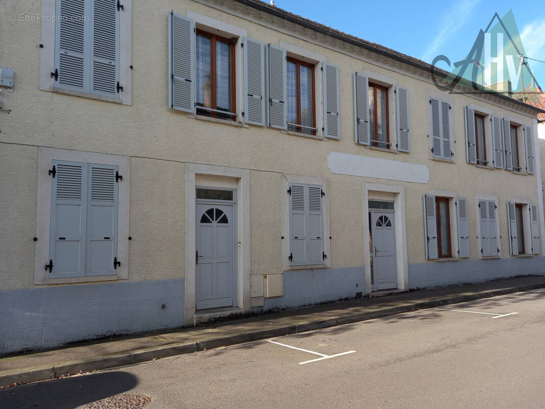 Appartement à VILLENEUVE-LA-GUYARD