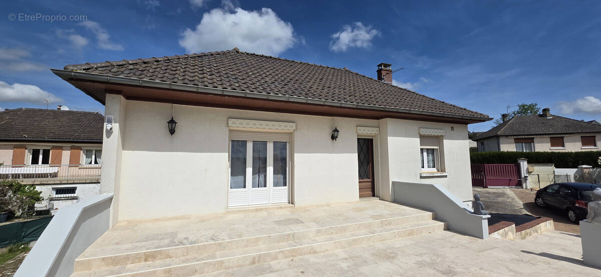 Maison à MONETEAU