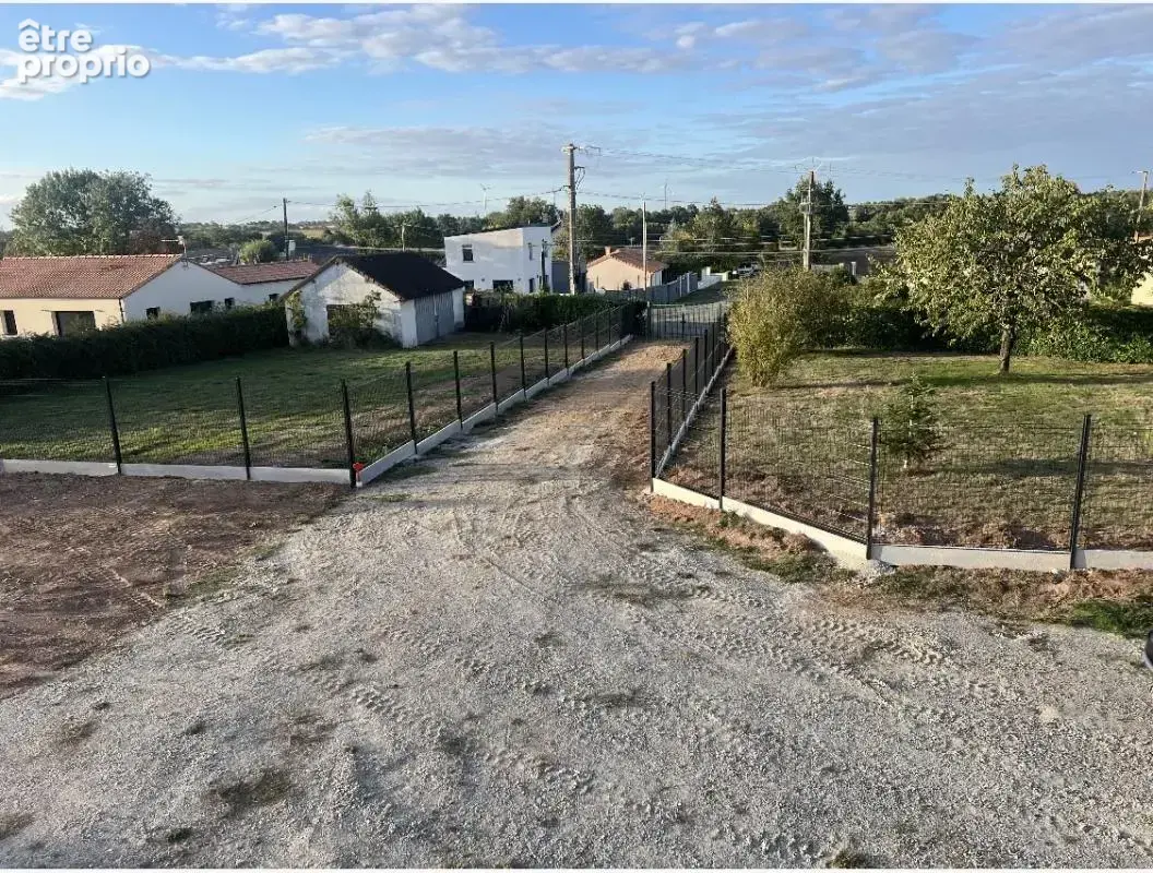 Photo Terrain à Couffe au prix de 75 000€