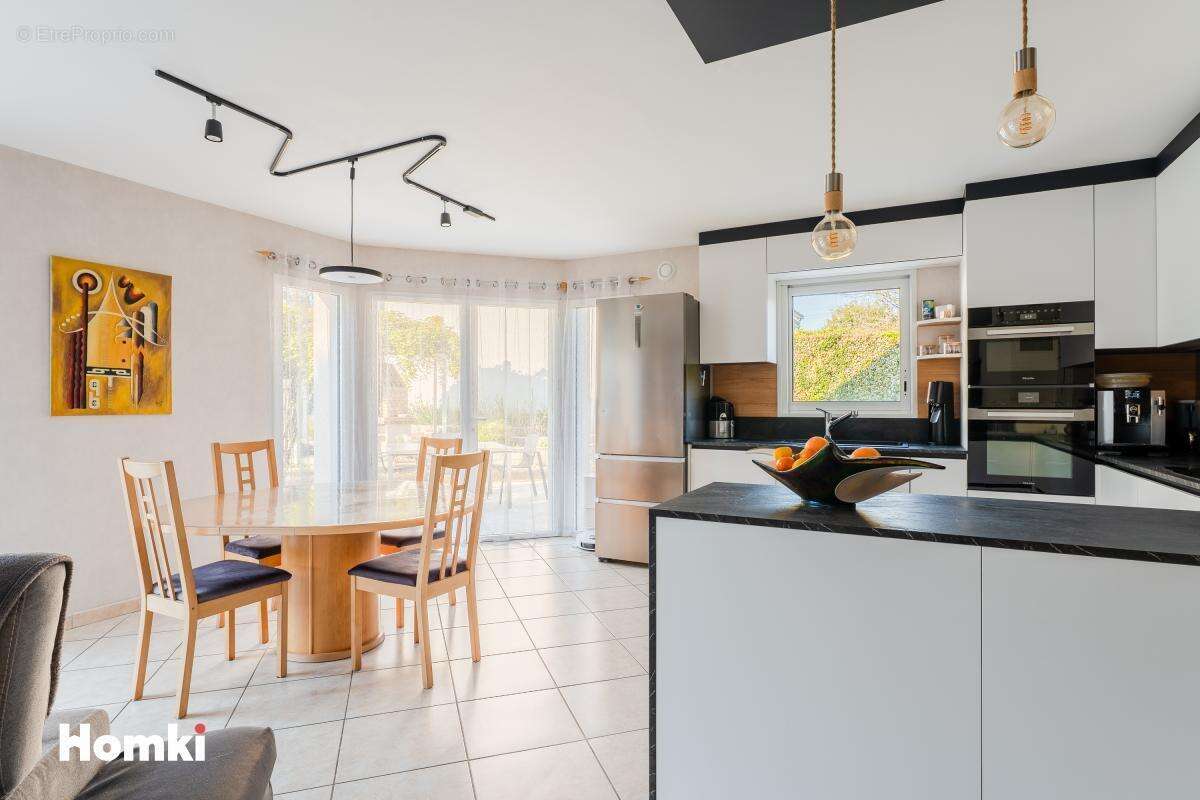 Maison T6 à vendre – 136 m2Loi Carrez (155 m2 au sol) – La Chapelle-sur-Erdre - photo 2