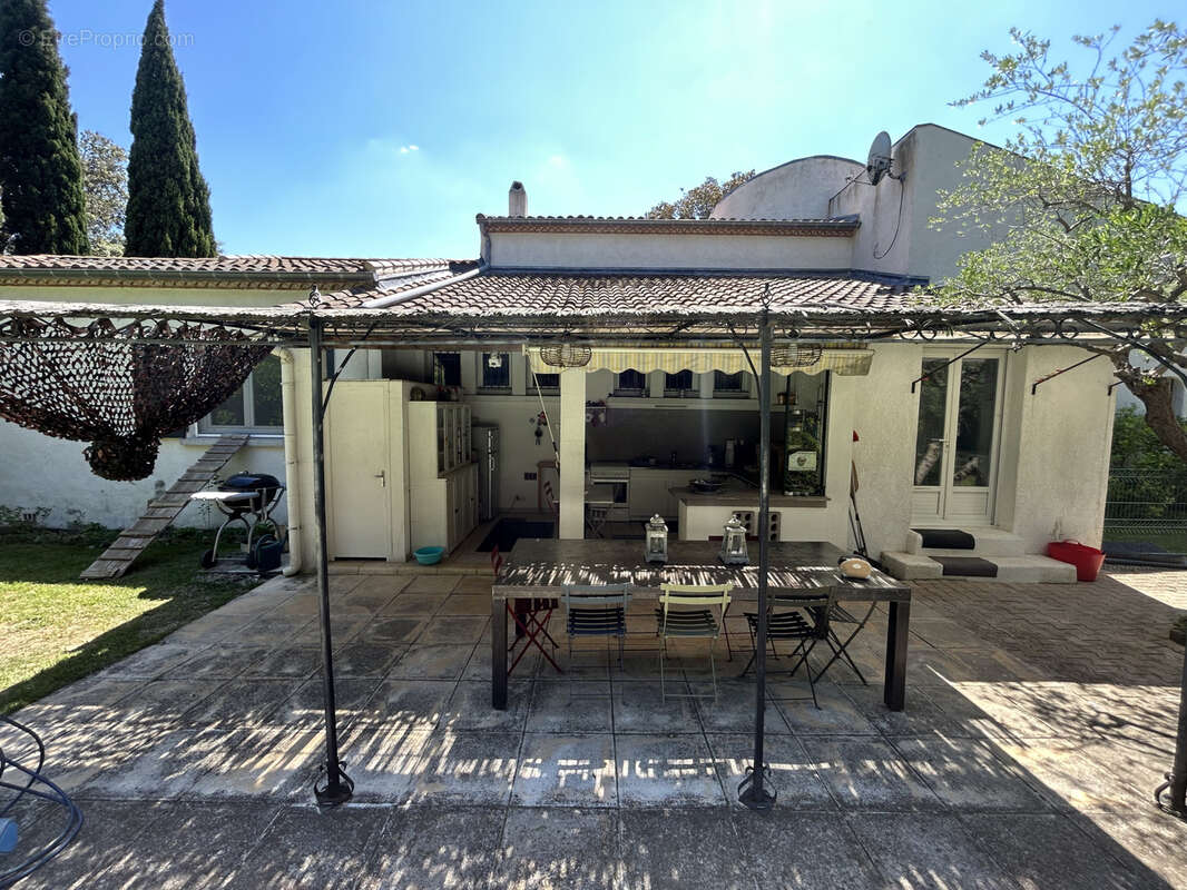 Maison à MONTAREN-ET-SAINT-MEDIERS