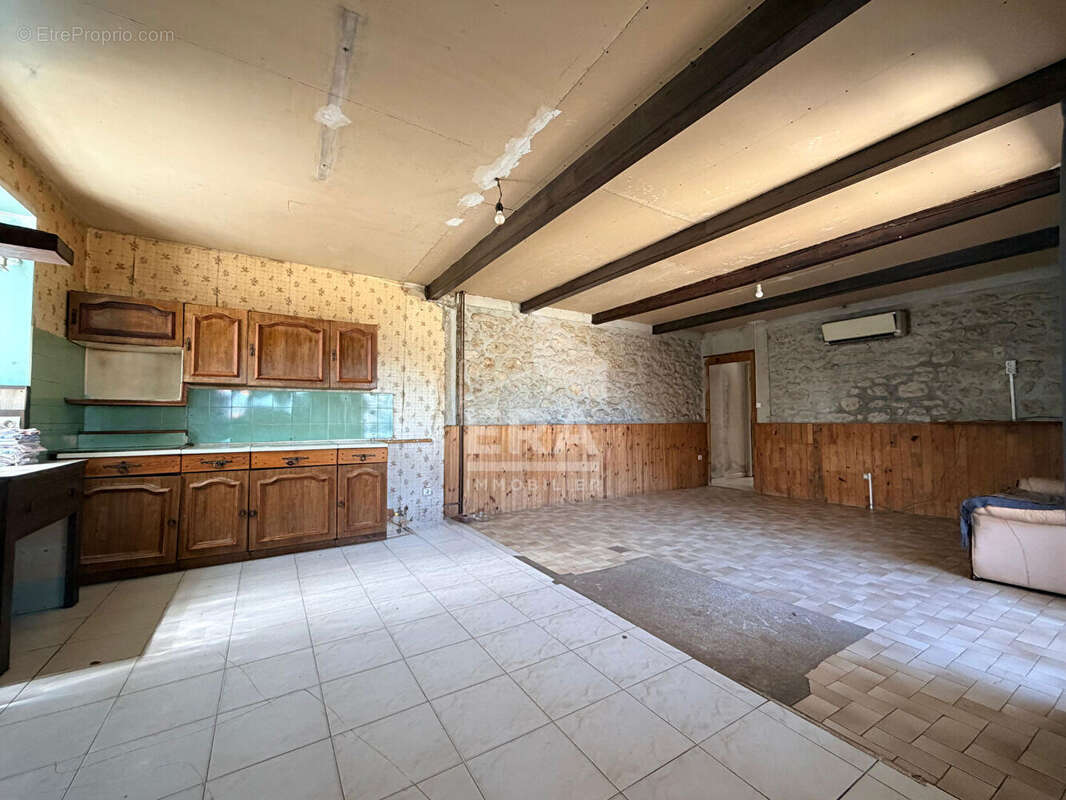 Maison à FLEAC