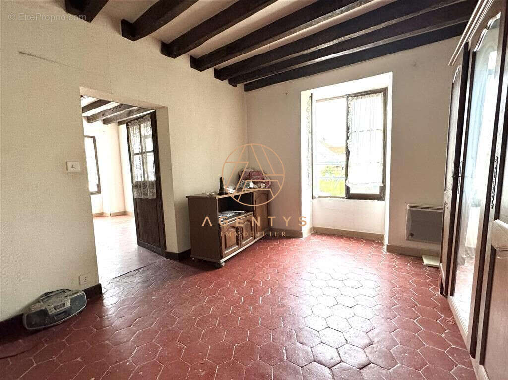 Maison à NOGENTEL