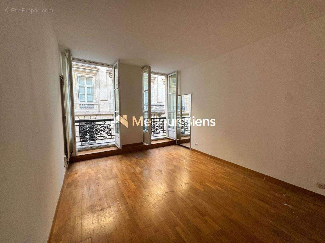 Appartement à PARIS-8E