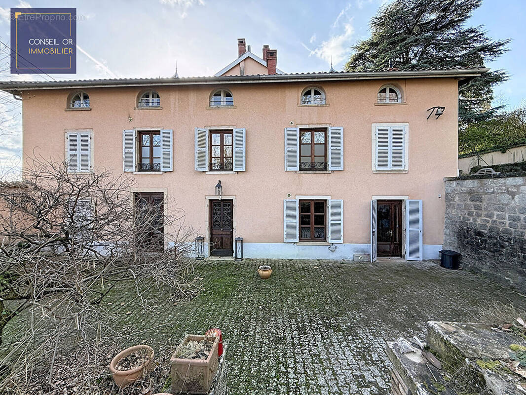 Maison à SAINT-GENIS-LAVAL
