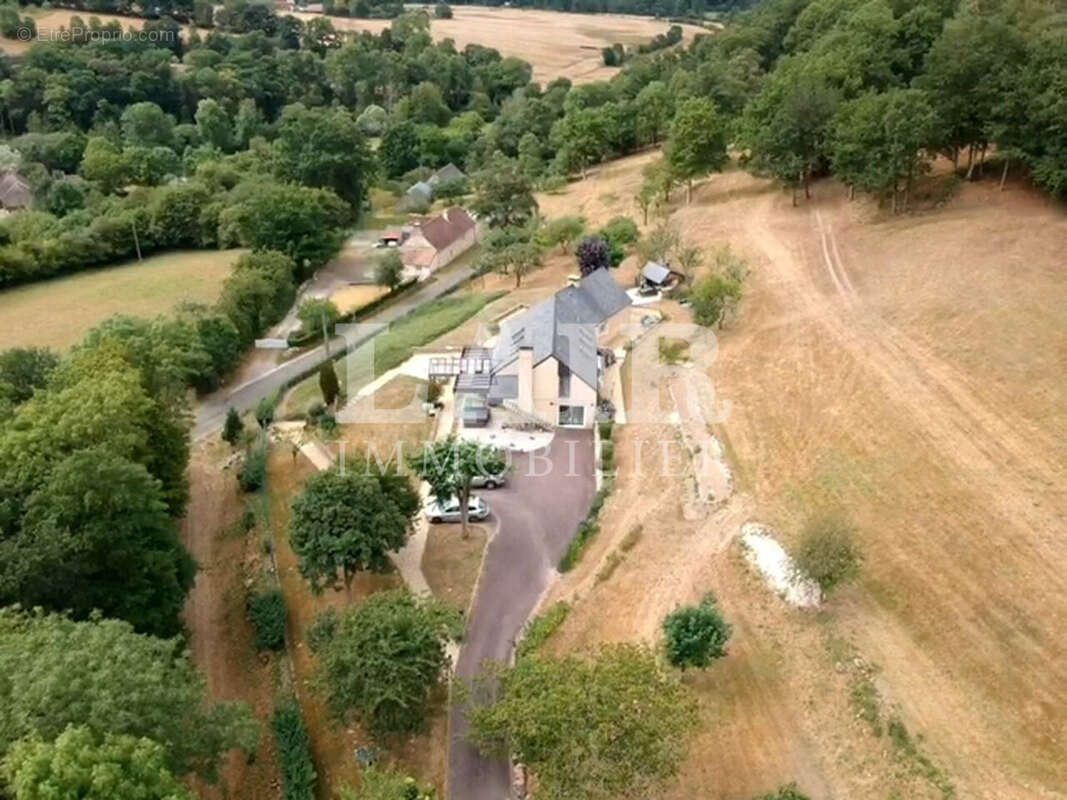 Maison à SAINT-LEONARD-DES-BOIS