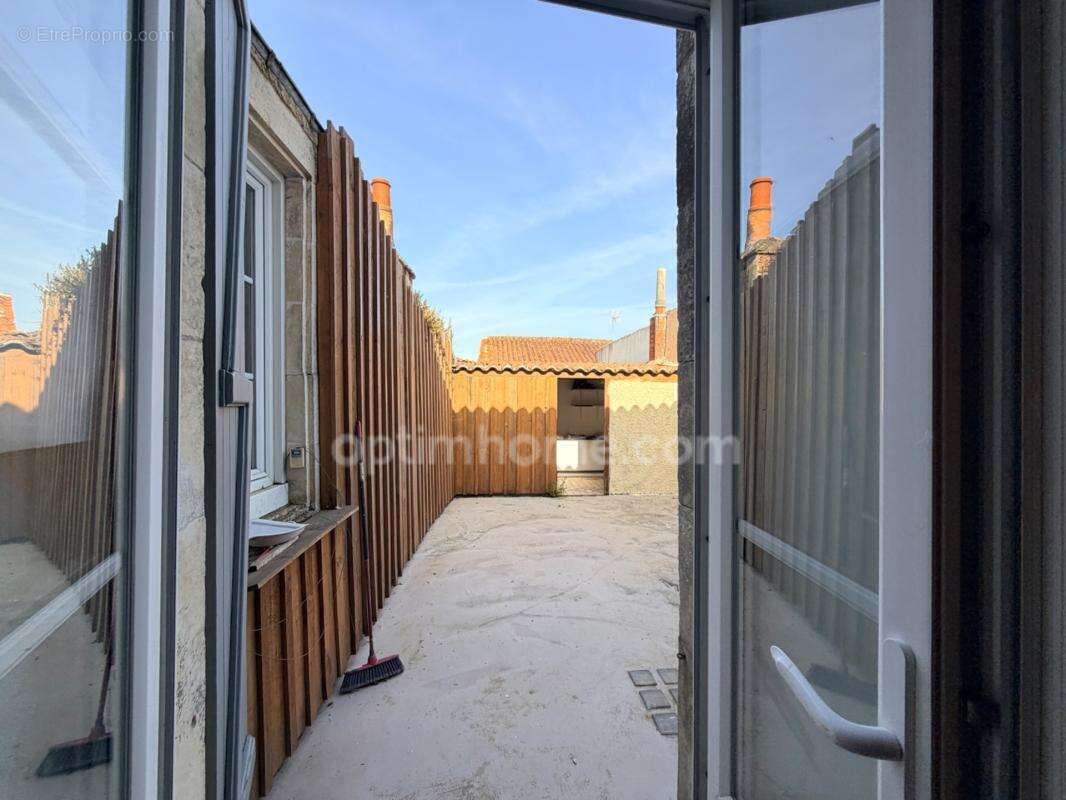 Immeuble de rapport clé en main en plein centre de marans  17230 - photo 8