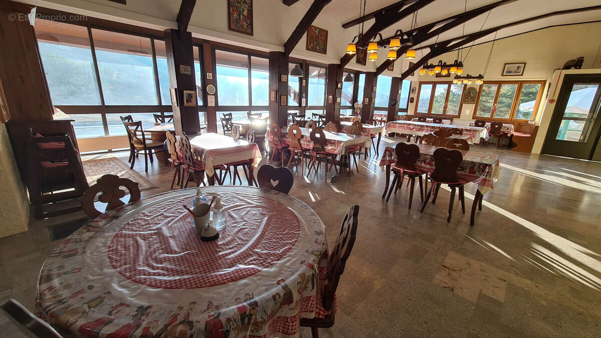 Commerce à GREOLIERES