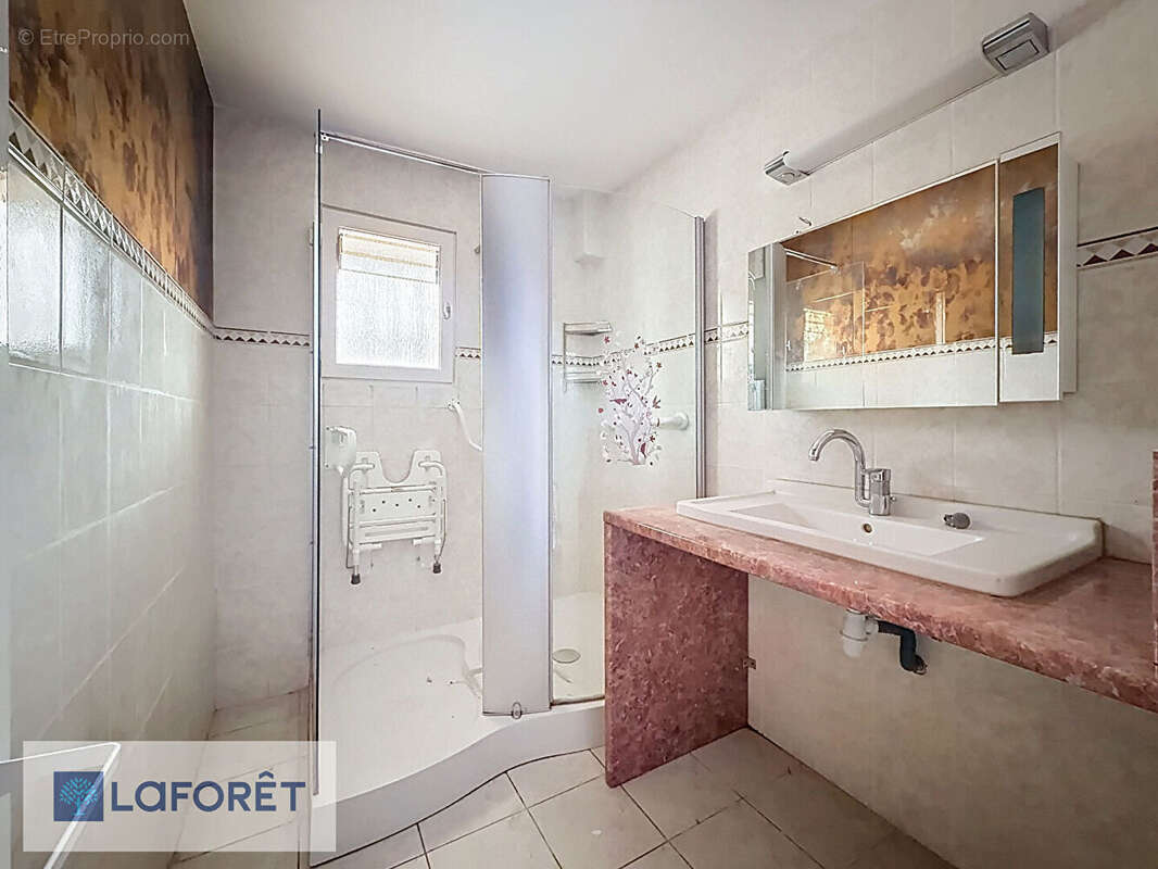 Appartement à SIX-FOURS-LES-PLAGES