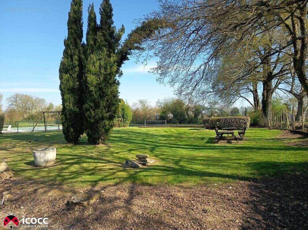 Maison 348 m² à La Caillere-Saint-Hilaire  - photo 4