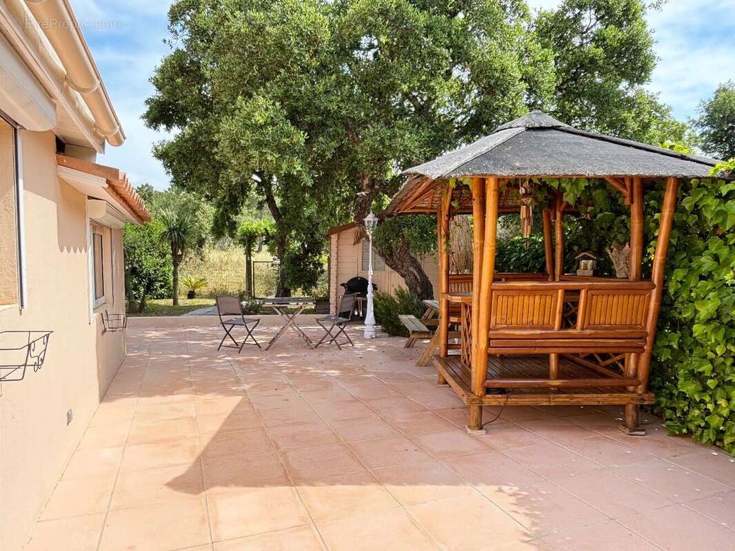 Maison à ROQUEBRUNE-SUR-ARGENS