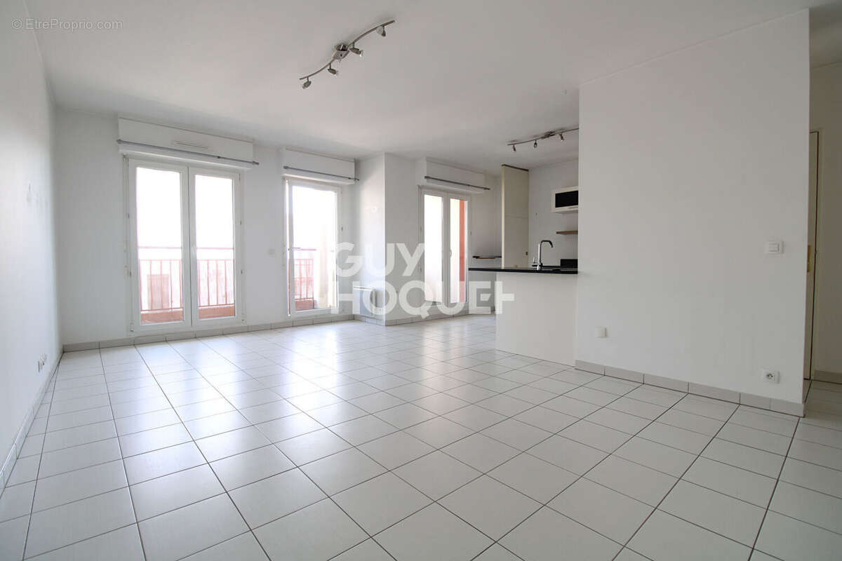 Appartement à COUBERT